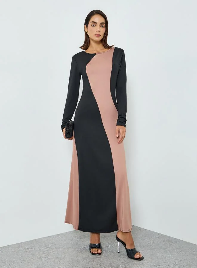 تايك تو فستان طويل ضيق بألوان متباينة